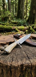 Cuchillo Bowie de Acero de Damasco Hecho a Mano, Hoja de Punta Caída, Mango de Cuero, Funda de Cuero, para Caza y Uso al Aire Libre - Product Image 5