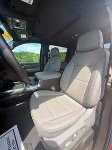 Camioneta Silverado 3500HD 2025 de tamaño completo con tracción en las cuatro ruedas y capacidad todoterreno X31, diseñada para rendimiento y durabilidad - Product Image 2