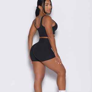 Ensemble de sport 2 pièces noir pour femme : Crop top et short taille haute, couleur unie, en spandex tricoté respirant, style sportif, printemps-été - Product Image 2