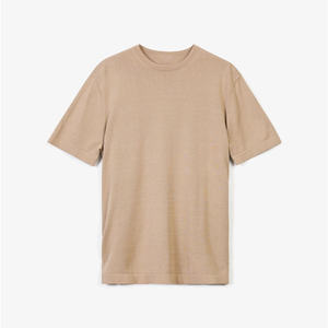เสื้อยืดผู้ชายคุณภาพพรีเมียม เนื้อผ้าเรียบเนียน สวมใส่สบาย ดีไซน์เรียบง่าย ระบายอากาศได้ดี และเหมาะสำหรับใส่ในชีวิตประจำวัน - Product Image 4