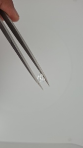 IGI Certifié HPHT CVD 0.5-1CT Couleur DEF Pureté VVS1/VVS2 Taille Cœur Synthétique Cultivé en Laboratoire Non Monté - Product Image 3