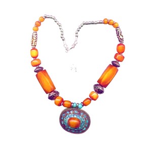 Collar bohemio con piedras turquesas – Joyería tribal hecha a mano con cuentas – Collar de joyería bohemia rústica para mujer - Product Image 4