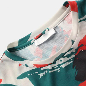 T-shirt de sport léger pour homme, coupe décontractée, col contrasté, sur mesure, avec logo imprimé DTF personnalisé, style hip hop. - Product Image 3