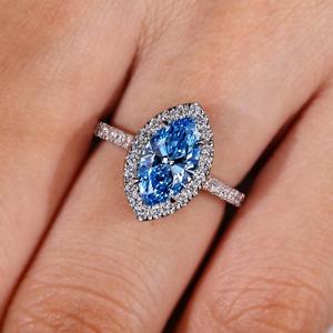 Anillo de compromiso de oro macizo con diamante azul talla marquesa y halo de piedras redondas en racimo, joyería nupcial de lujo para ella - Product Image 4