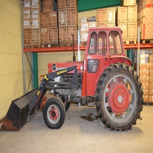 Compre un Tractor Massey Ferguson 135, Tractor Duradero de 70HP con Tracción en las 4 Ruedas y Transmisión por Engranajes, con Caja de Cambios y Bomba Avanzadas, Perfecto - Product Image 3