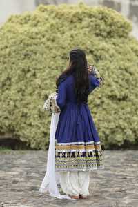 Vestido largo bordado afgano para mujer, de manga larga, cuello alto, estilo bohemio, línea A, con patrón de trabajo manual en colores contrastantes - Product Image 5