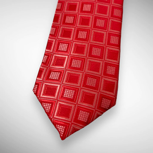 Corbata con patrón cuadrado en rojo y oro rosa |   Corbata de Diseño Premium para Hombre, para Oficina, Negocios, Bodas y Eventos |   Corbata de Moda Moderna - Product Image 3