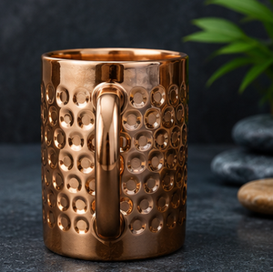 Mug en cuivre pur OrbitaLuxe avec texture à fossettes en relief, vaisselle écologique pour usage domestique, vaisselle de style vintage - Product Image 6