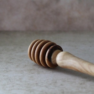 Cuillère à miel artisanale en bois d'olivier : Décoration de cuisine de Jérusalem - Product Image 6