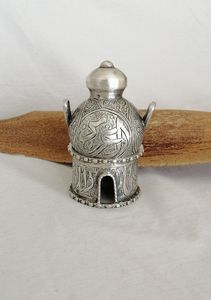 Quemador de incienso metálico con acabado antiguo, quemador de incienso tradicional para fragancia de Oud, adorno decorativo para interiores. - Product Image 2