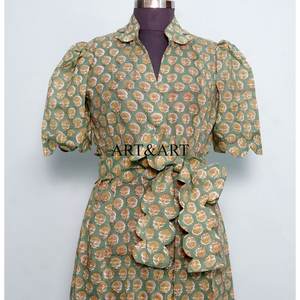 Robe midi florale Kangura pour femme, 100 % coton écologique, style Kangura, col en V, manches courtes, boutons décoratifs, lavable. - Product Image 4