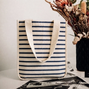 Sac fourre-tout en toile de coton biologique 100% résistant de la marque RAMESH EXPORTS |   Sac réutilisable à rayures bleues avec bandoulière et poignée supérieure, taille moyenne - Product Image 1