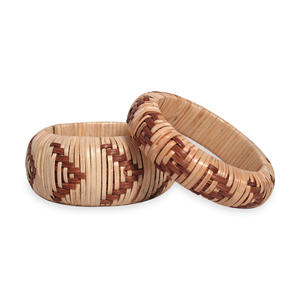 Brazaletes grandes de ratán estilo boho, accesorio para manos y muñecas, brazalete de caña tejido sostenible. - Product Image 5