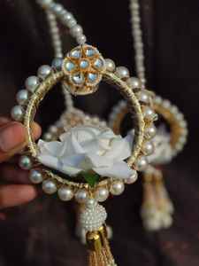 Paranda nupcial de perlas blancas con Kundan para Sangeet, Jaggo y Mehendi - Joyería Patiala Shahi Choti - Product Image 4