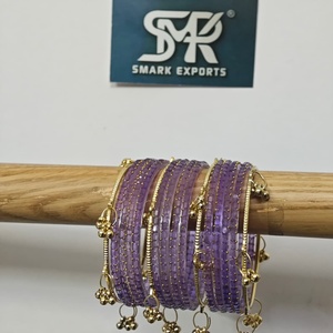 Juego de Brazaletes de Cristal de Cachemira Color Lavanda Púrpura de Lujo, con Dijes Dorados Ghungroo, Hechos a Mano, Joyería Étnica Tradicional de 16 Piezas para Mujer - Product Image 3
