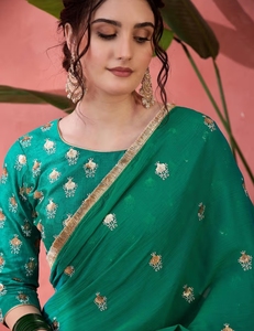 Sari KV Verde Bordado con Lentejuelas y Adornos - Product Image 4