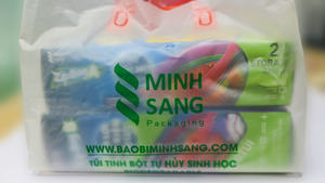 Sac alimentaire à double fermeture éclair pour l'exportation et la distribution internationale supportant des emballages alimentaires fiables et sûrs - Product Image 2