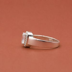 Anillo de compromiso de plata S925 con moissanita de corte esmeralda, banda ancha plana y halo, anillo llamativo para boda - Product Image 3
