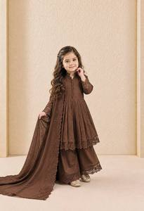 Conjunto de Salwar Kameez Bordado Marrón para Niñas con Dupatta, Traje Tradicional Largo hasta el Suelo para Bodas - Product Image 1