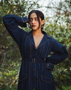 Vestido Camisero Largo de Mezclilla con Mangas Abullonadas, Cuello con Muescas, Cintura con Cinturón, Estampado a Rayas, Estilo Casual para Uso Diario, Corte Regular - Product Image 2