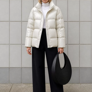 Chaqueta de Invierno Acolchada de Alta Calidad con Capucha, Última Tendencia, Resistente al Viento, Impermeable, Extremadamente Cálida para Exteriores - Product Image 1