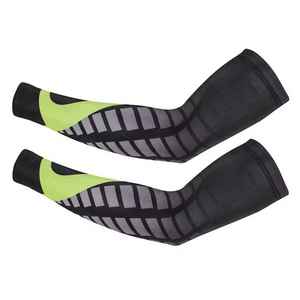 Mangas de compresión refrescantes y reflectantes con protección UV para ciclismo, para hombres y mujeres, ideales para deportes al aire libre y trabajo. - Product Image 1