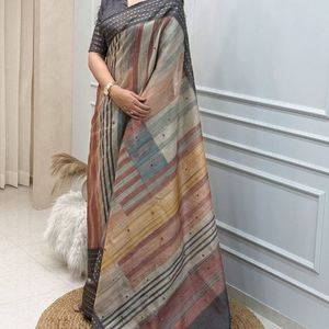 Sari Premium de Mezcla Tussah con Bordado a Mano Kantha, Trabajo de Espejo, Estampado Digital y Borde Jacquard Zari - Product Image 3