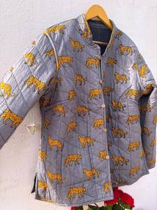 เสื้อแจ็คเก็ตแม็กซี่แบบมีฮู้ด ผ้ากำมะหยี่ลายเสือดาว งานแฮนด์เมด สำหรับผู้หญิง แบบสองด้าน สไตล์โบฮีเมียน เสื้อโค้ทฤดูหนาว พิมพ์ลายดิจิทัล - Product Image 2