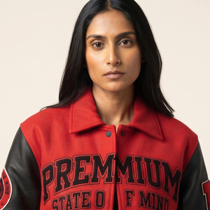 Veste universitaire brodée pour femme, personnalisable avec des patchs en chenille, veste universitaire pour femme avec manches en cuir - Product Image 3