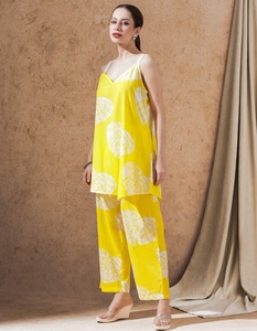 Kurti y pantalón rectos florales amarillos KV (Conjunto de 2 piezas) - Product Image 2