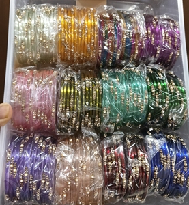 Bracelets en verre Moti de qualité supérieure, 12 douzaines, parfaits pour les occasions festives, différentes couleurs magnifiques disponibles - Product Image 1
