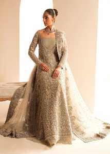Robe de mariée de luxe avec col montant et détails en dentelle, traîne longue, style élégant pour cérémonie de mariée traditionnelle et moderne - Product Image 3