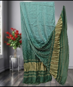 Dupatta de seda pura con diseño Bandhani para uso casual - Product Image 3