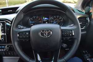 ENVÍO INMEDIATO Camioneta Hilux Industrial 2021, Transmisión Automática, Motor Turbo, Asientos de Plástico y Cuero, Faros LED - Product Image 4