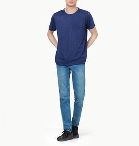 เสื้อยืดโพลีเอสเตอร์สั่งทำพิเศษ พิมพ์โลโก้ OEM ODM สีพื้นเรียบ คอกลม แขนครึ่งตัว แฟชั่นสำหรับผู้ชาย - Product Image 1