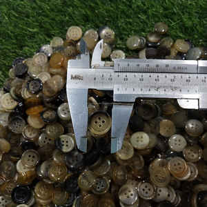 Botones de cuerno de buey auténticos de lujo, color marrón natural, hechos a mano, para abrigos, suministro al por mayor a precio económico. - Product Image 4