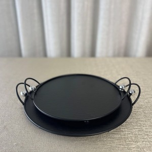 Bandeja Decorativa Moderna de Metal Negro Ovalada, Juego de 2 Piezas con Asas de Cuentas Plateadas - Product Image 6