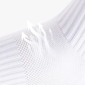 Chaussettes de sport montantes blanches pour hommes, antidérapantes à pois, en polyester et élasthanne tricoté, absorbant la transpiration, idéales pour l'été - Product Image 5