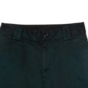 Pantalones cortos con efecto degradado para niños con diseño de logotipo personalizado, bolsillos laterales y traseros, hechos de material de algodón elástico para mayor comodidad. - Product Image 3