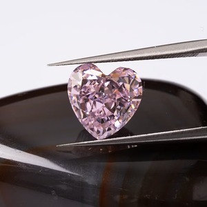 Diamante Rosa de Laboratorio con Forma de Corazón, 3.5CT VS1, Certificado IGI, CVD 3EX, Corte Excelente, Proveedor B2B para Distribuidores e Importadores de Diamantes - Product Image 1