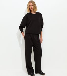 Conjunto de Sudadera y Pantalones de Dos Piezas con Logotipo Personalizado al por Mayor, Top Corto y Pantalones Deportivos Casuales para Mujer, Conjuntos Deportivos 2026 - Product Image 6