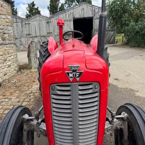 Tracteur à roues MASSEY FERGUSON 35 d'occasion, 35 CV, boîte de vitesses automatique, moteur et transmission pour usage agricole et domestique, à vendre - Product Image 2