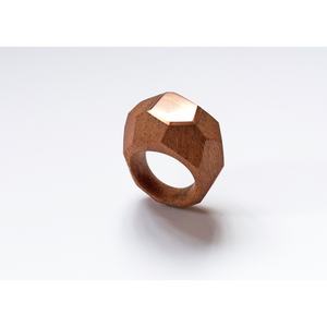Anillo de Dedo de Madera y Resina de Diseño, Joyería Única con Expresión - Product Image 2