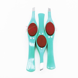 Pinza para cejas RMI Super Product de diseño personalizado con punta plateada y recubrimiento en polvo de acero inoxidable para cejas - Product Image 3