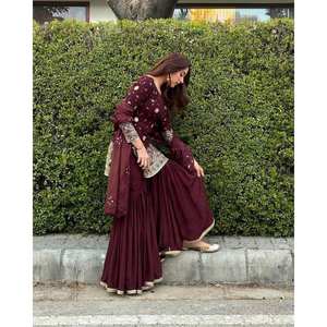 Hermoso Conjunto de Top, Falda y Dupatta con Bordado de Hilo y Lentejuelas, Talla XL - Product Image 5