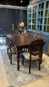 Ensemble de table à manger en bois massif avec chaises rembourrées à dossier canné, design traditionnel pour salle à manger, meubles durables - Product Image 4