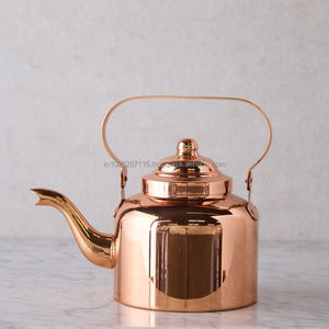 Hervidor de cobre de estética minimalista con tonos de cobre natural y líneas suaves perfecto para el estilo y la elaboración de cerveza - Product Image 6