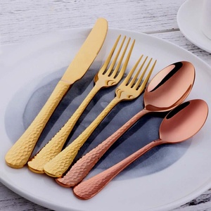 Fantastique matériel non magnétique cuillère fourchette couteau avec manche en marbre blanc design plaqué or ensemble de couverts de luxe - Product Image 2