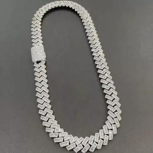 Chaîne cubaine Hip Hop entièrement sertie de diamants, bijoux en diamants de laboratoire ronds avec chaîne en or jaune 14 carats pour hommes, en vente - Product Image 1