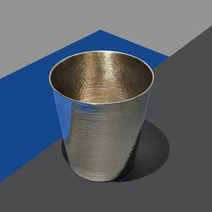 Cubo de Basura Redondo Cónico de Metal Dorado Antiguo Skies Trader con Borde Moldeado para Hotel u Oficina - Product Image 4